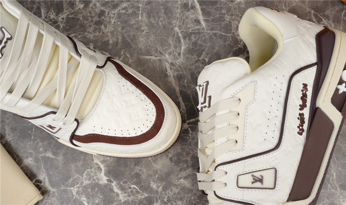 LV SNEAKER LV-000149