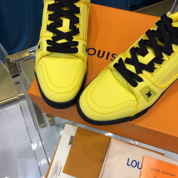 LV SNEAKER LV-000318