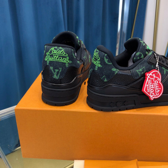 LV SNEAKER LV-000326