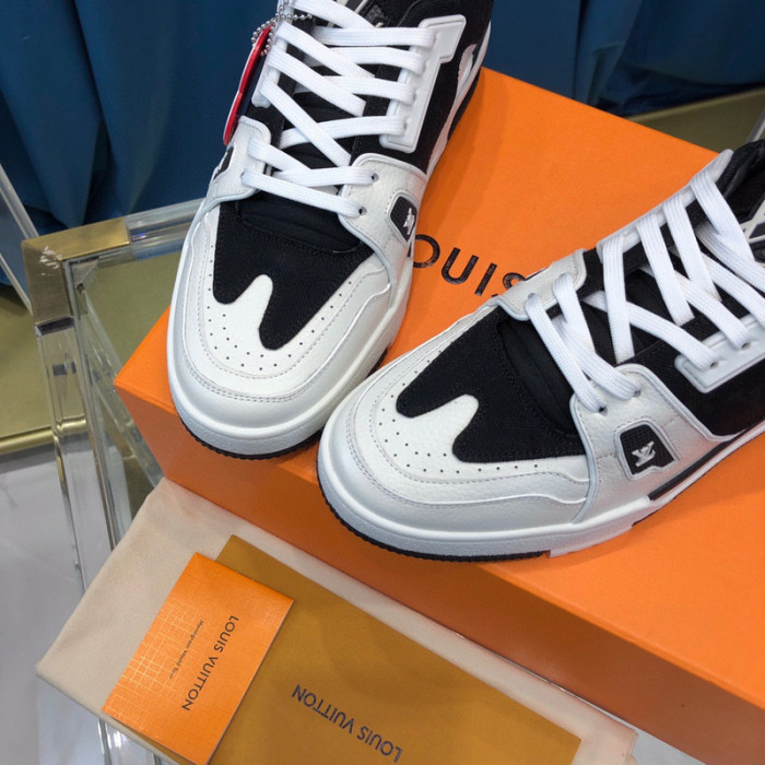 LV SNEAKER LV-000338