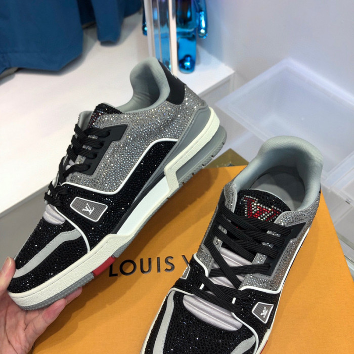 LV SNEAKER LV-000369