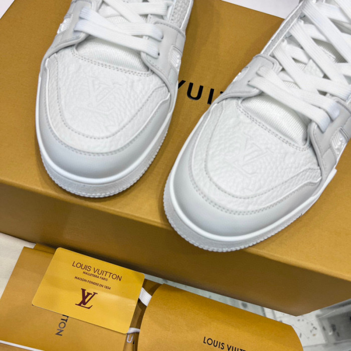LV SNEAKER LV-000386