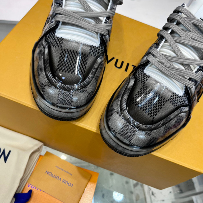LV SNEAKER LV-000389