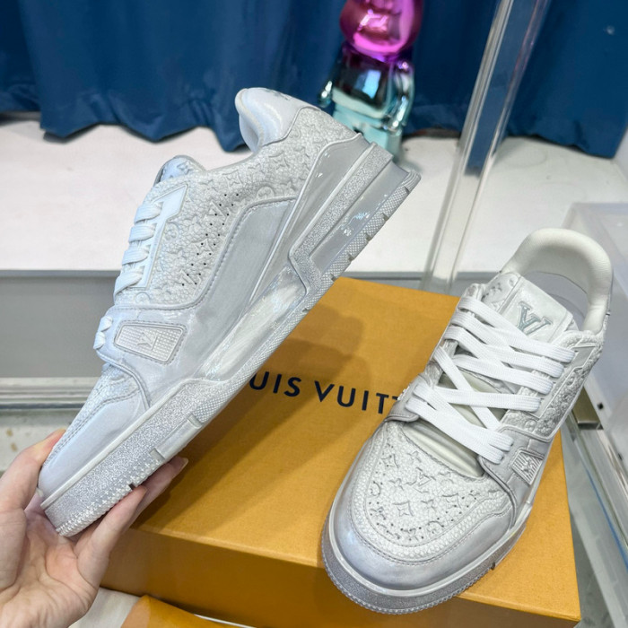 LV SNEAKER LV-000423
