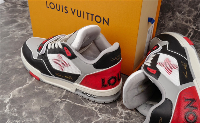LV SNEAKER LV-000196