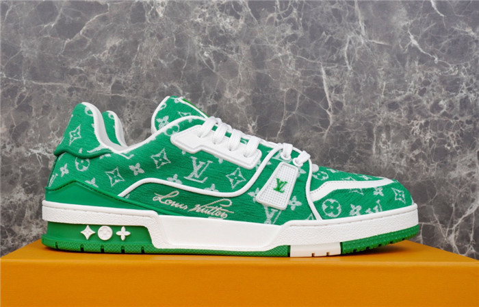 LV SNEAKER LV-000215