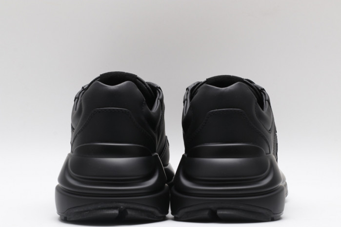 G*u*i* trainer sneaker126