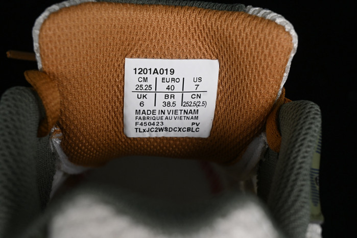 As*ic*s gel-kayano 14 1201a019-250