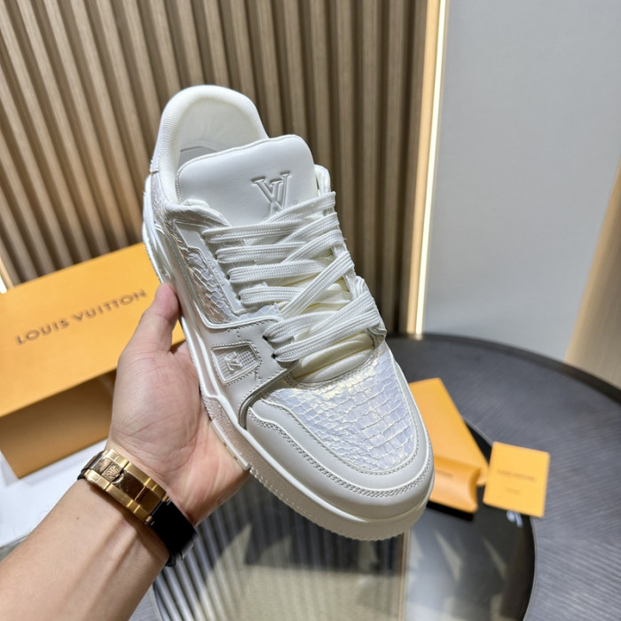 LV TRAINER SNEAKER LV-000583
