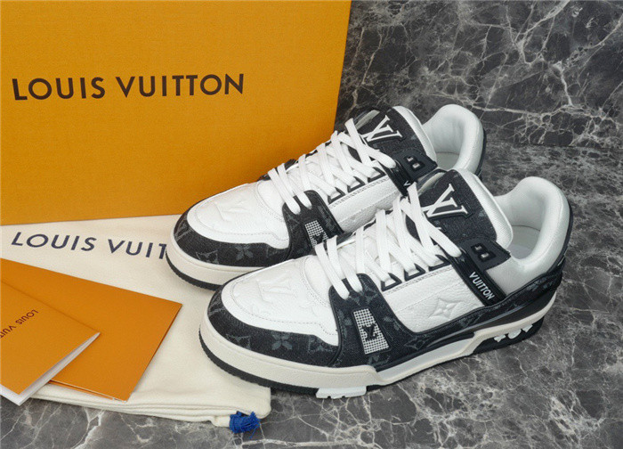 LV SNEAKER LV-000275