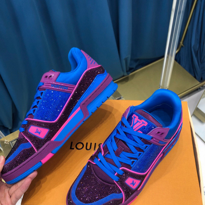 LV SNEAKER LV-000330