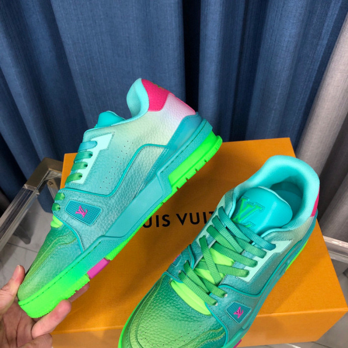 LV SNEAKER LV-000331