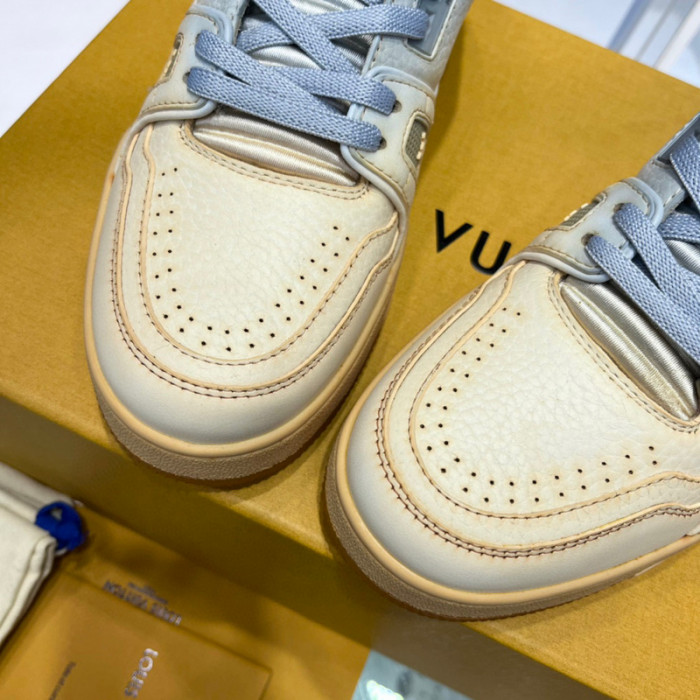 LV SNEAKER LV-000381