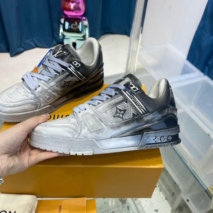 LV SNEAKER LV-000475