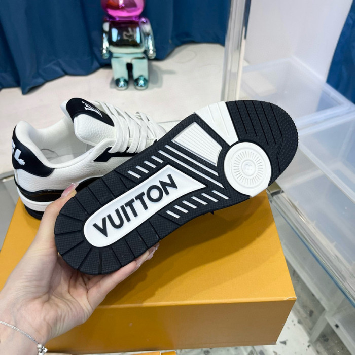 LV SNEAKER LV-000489