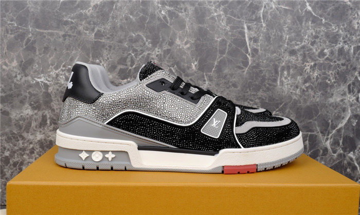 LV SNEAKER LV-000225