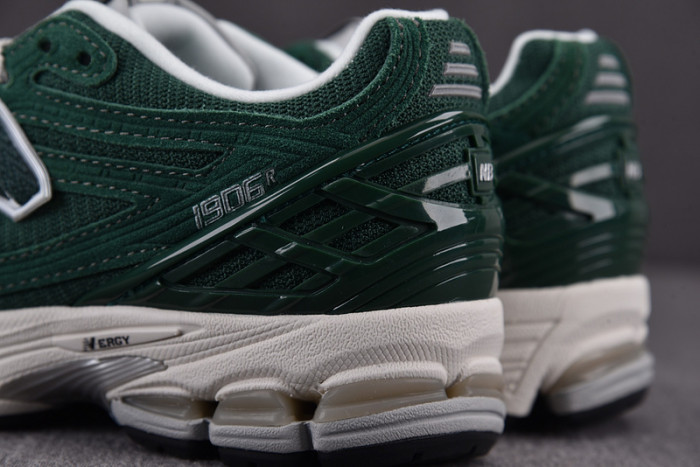 NEW BALANCE SNEAKER NB051