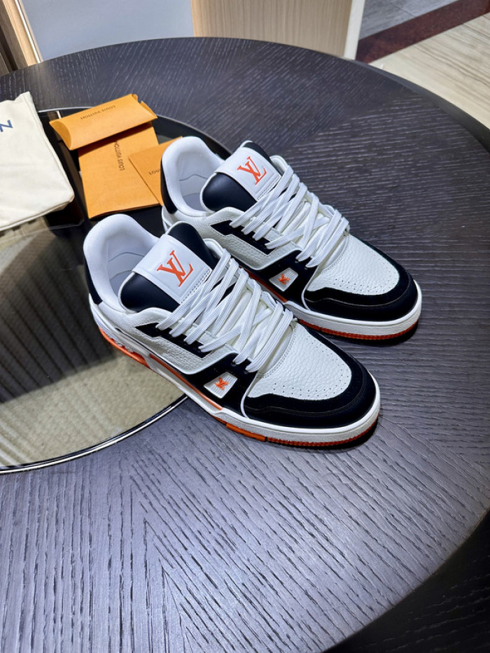 LV TRAINER SNEAKER LV-000561