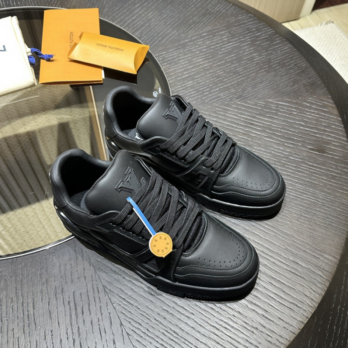 LV TRAINER SNEAKER LV-000603