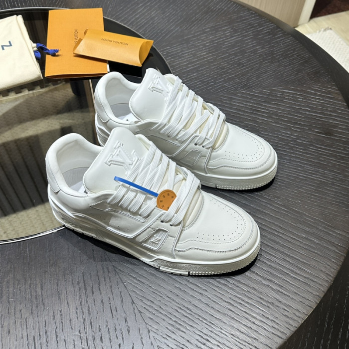 LV TRAINER SNEAKER LV-000604