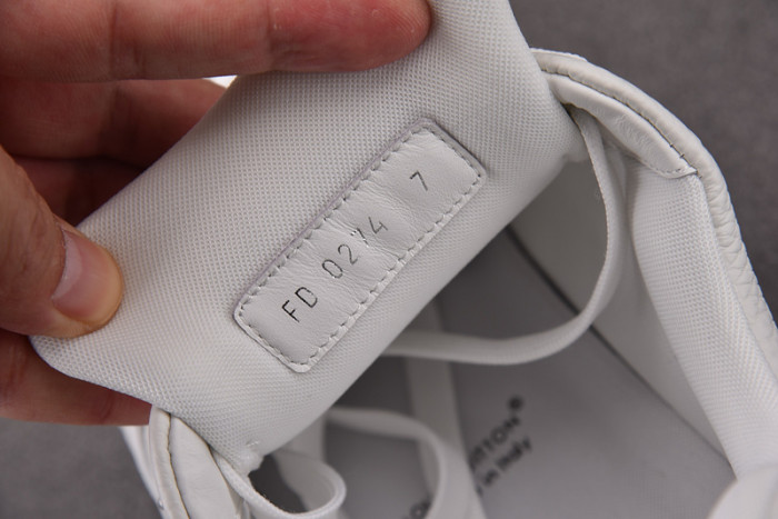 LV TRAINER SNEAKER LV-000569