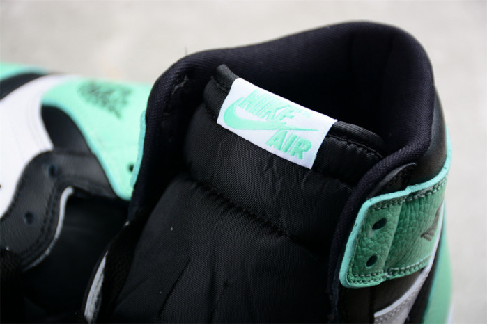 Air Jordan 1 Retro High OG “Green Glow” DZ5485-130