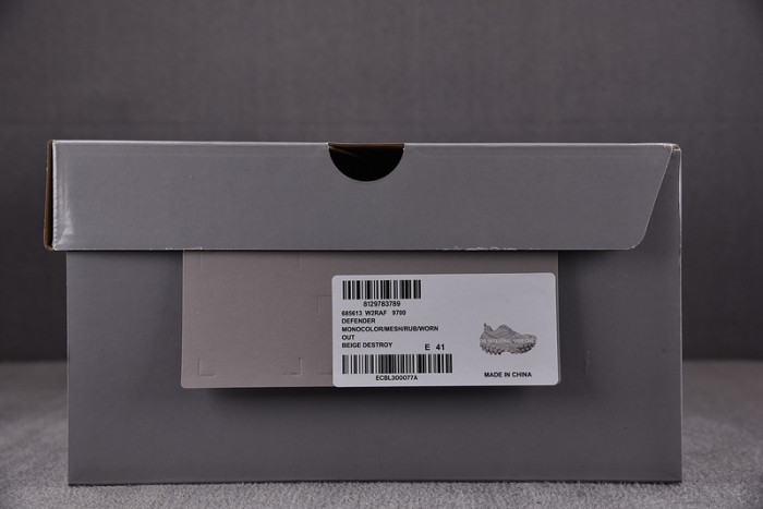 DEFENDER SNEAKER DS018