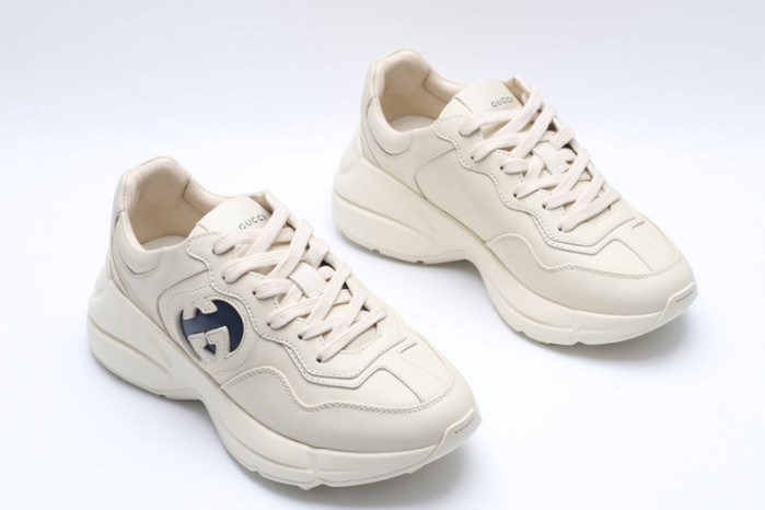 G*u*i* trainer sneaker125
