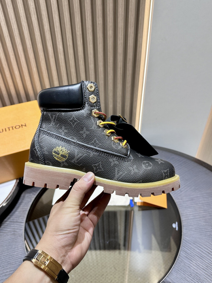 LV BOOTS L000015