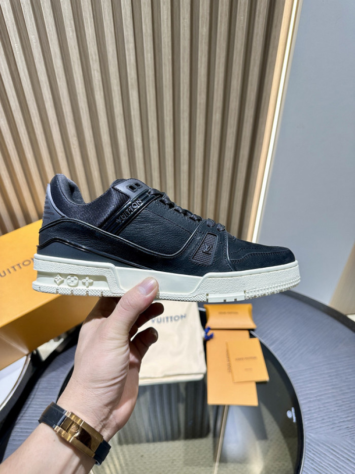 LV TRAINER SNEAKER LV-000566