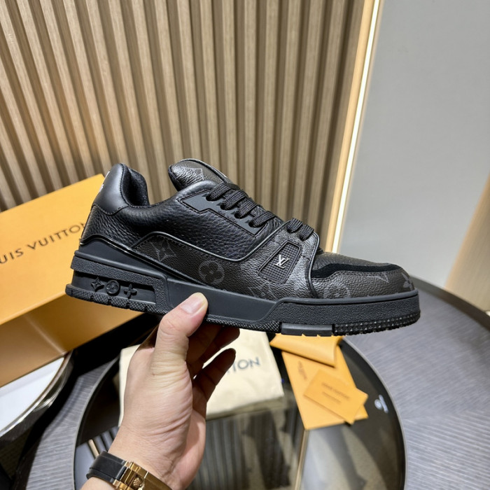 LV TRAINER SNEAKER LV-000571