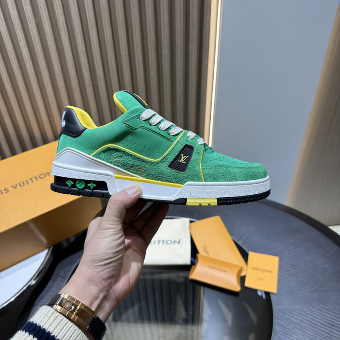 LV TRAINER SNEAKER LV-000579
