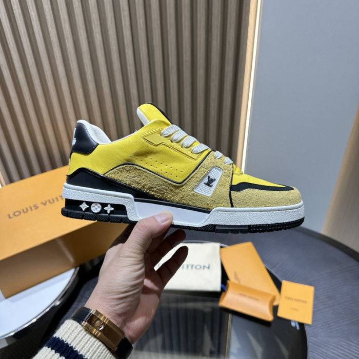 LV TRAINER SNEAKER LV-000581