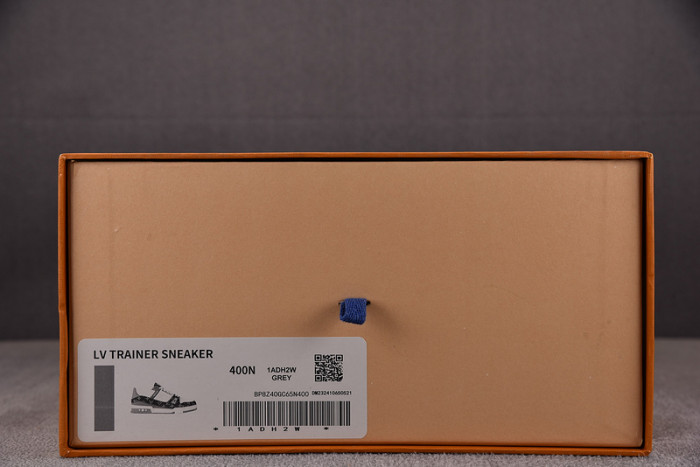 LV TRAINER SNEAKER LV-000576