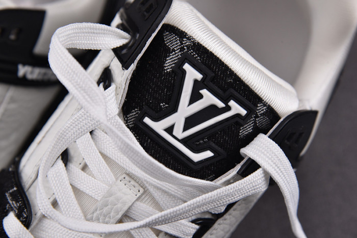 LV TRAINER SNEAKER LVT-000624