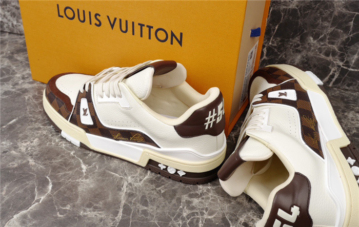 LV SNEAKER LV-000152