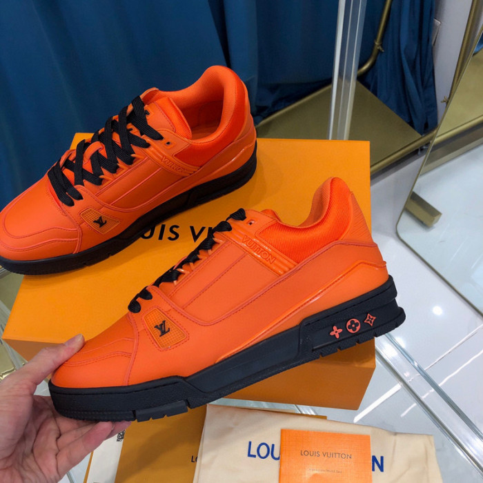 LV SNEAKER LV-000316