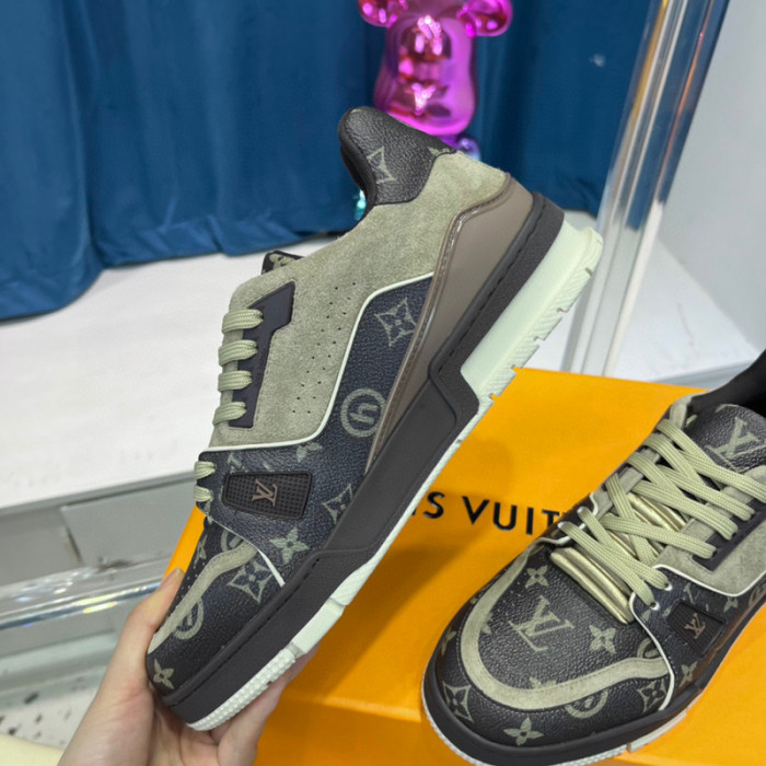 LV SNEAKER LV-000348