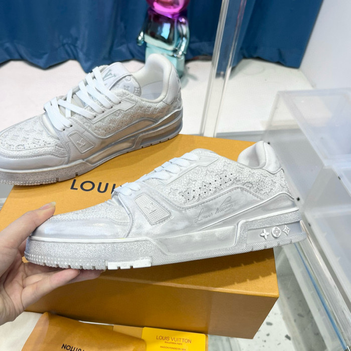 LV SNEAKER LV-000423