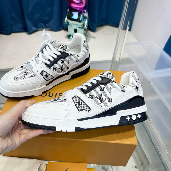 LV SNEAKER LV-000438