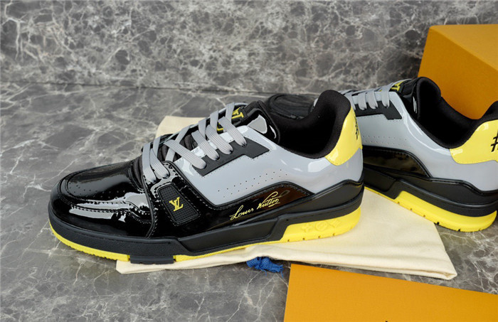 LV SNEAKER LV-000230