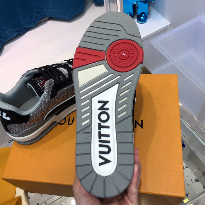 LV SNEAKER LV-000369