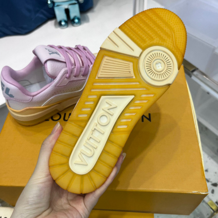 LV SNEAKER LV-000379