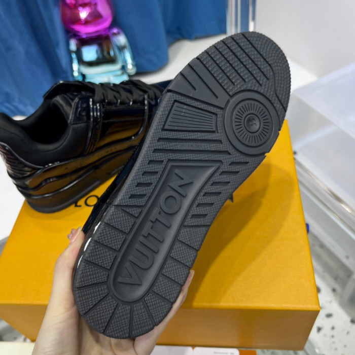 LV SNEAKER LV-000382