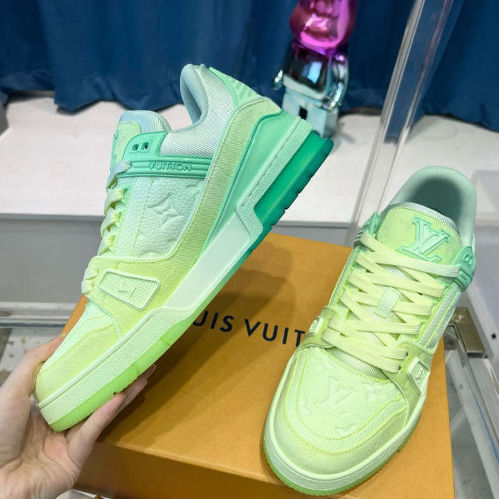 LV SNEAKER LV-000421
