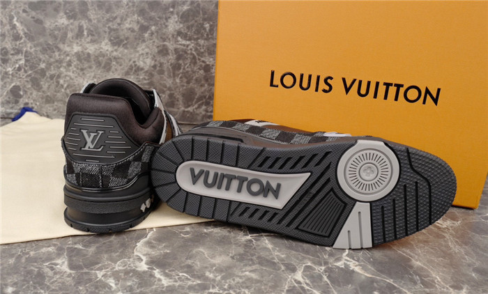 LV SNEAKER LV-000189