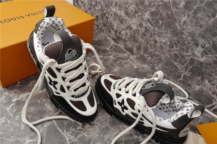 LV SNEAKER LV-000209