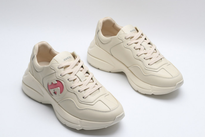 G*u*i* trainer sneaker127