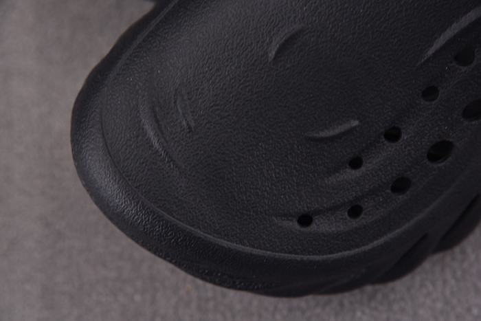 Cr*0*s x salehe bembury c00017