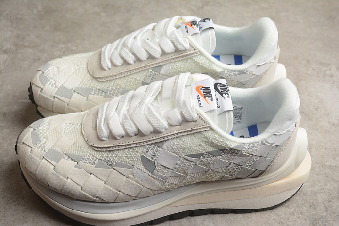SACAI X NIKE LDVAPORWAFFLE MIX LOW WHITE DR5209-100